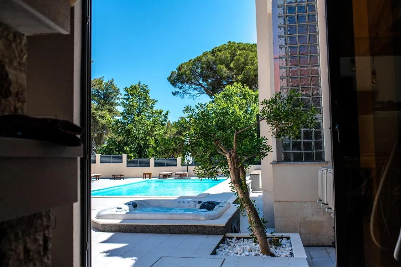 Villa Ella Ζαντάρ