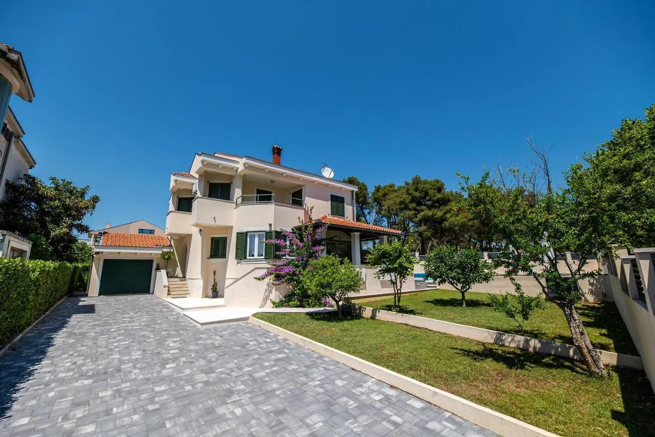 Villa Ella Ζαντάρ