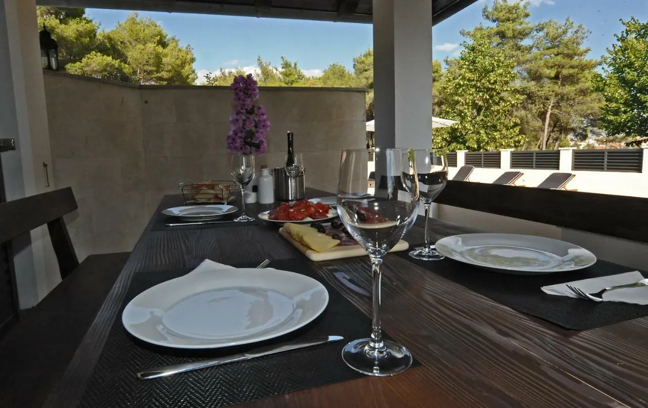 Villa Ella Ζαντάρ