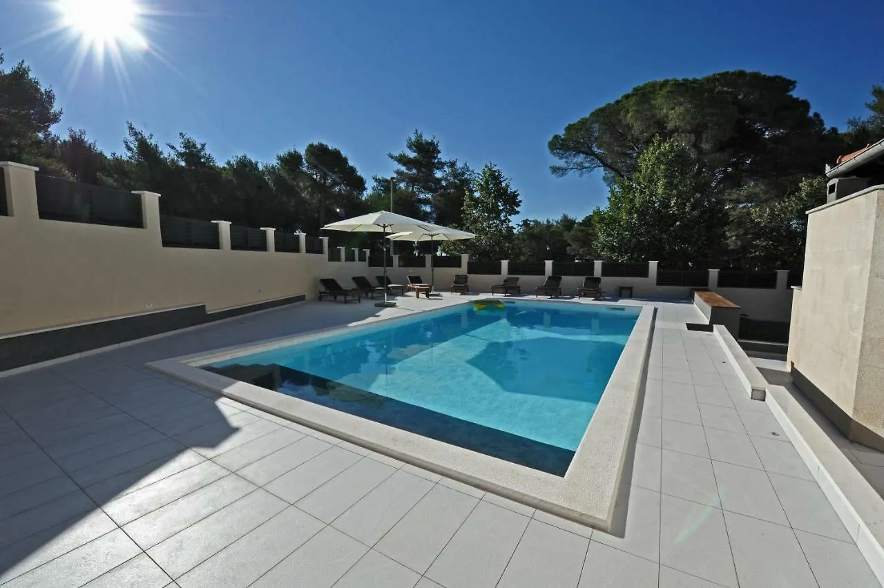 Villa Ella Ζαντάρ